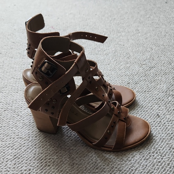 Sandals - Picture 2 of 4